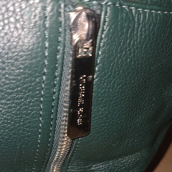 Michael Kors Green Leather Shoulder Bag with Gold Accents - Picture 4 of 11